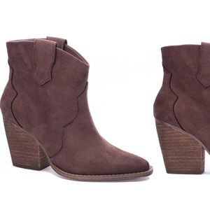 NWT Chinese Laundry Bonnie Bootie sz 9 burgundy brown faux suede